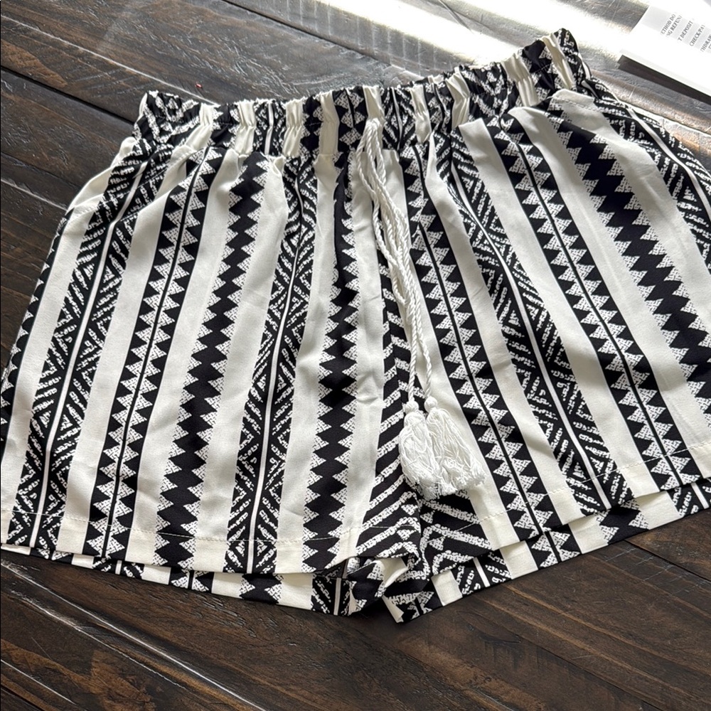 High Waist Black and White Geometric Shorts